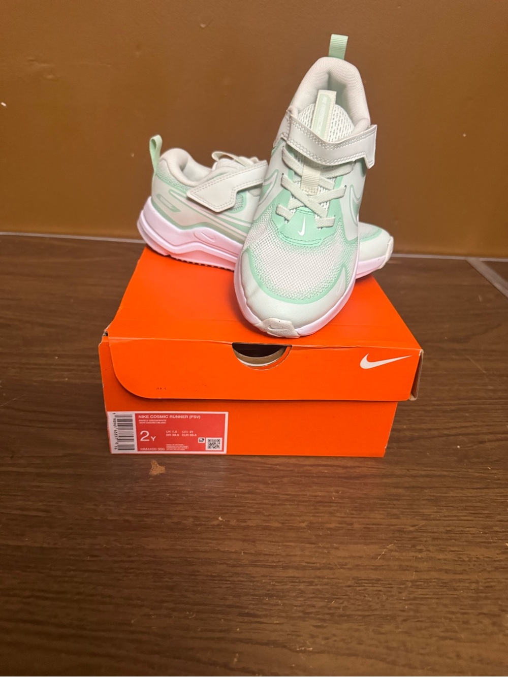 Nike Kids Mint Green and White Hook-and-Loop Sneakers